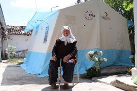 Depremzede Bozkurtlular çadırda ve barınaklarda yaşamayı sürdürüyor