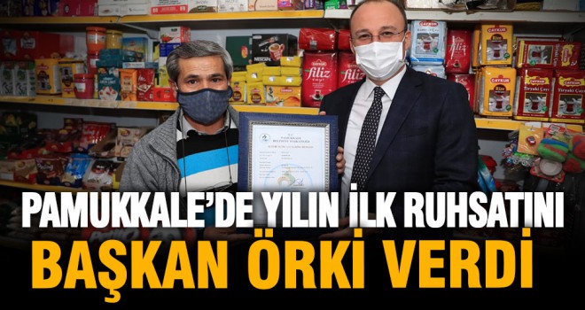Pamukkale’de yılın ilk ruhsatını Başkan Örki verdi