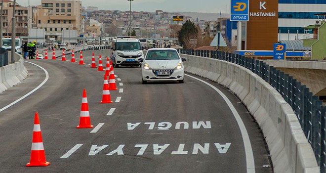 Üçgen'de İzmir-Antalya, Ankara-Antalya gidiş istikameti trafiğe açıldı